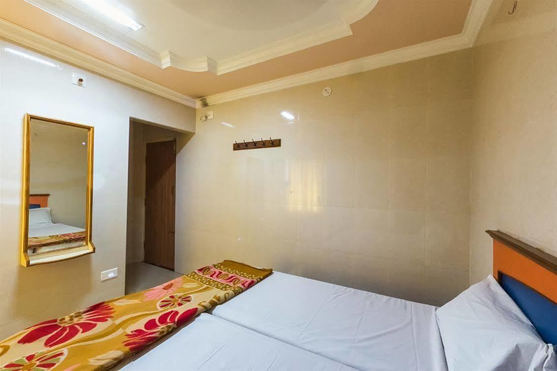 Kvr Deluxe Residency Tirupati Exterior foto