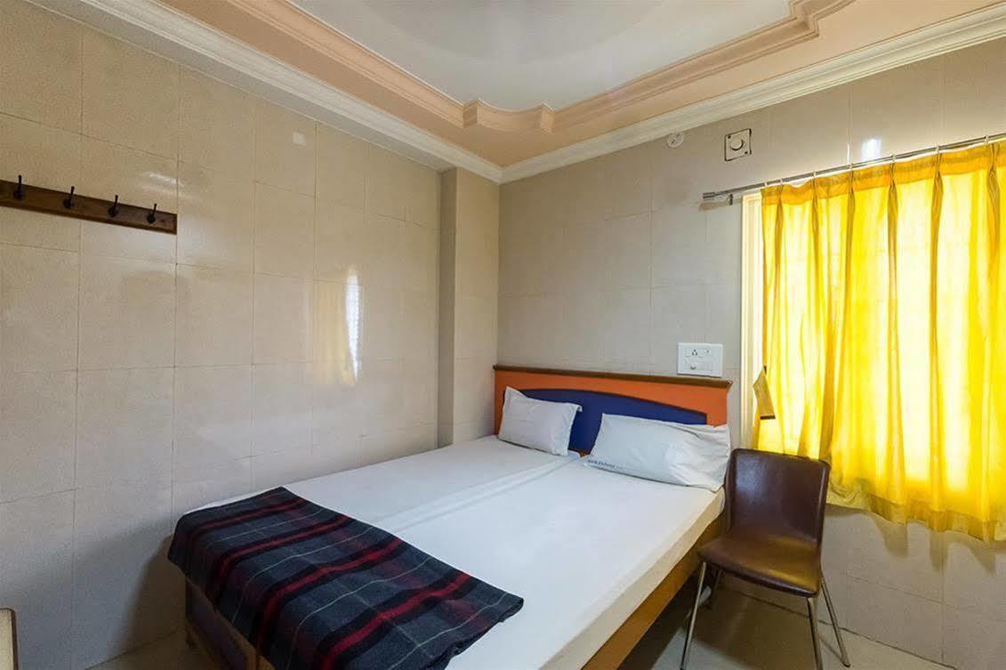 Kvr Deluxe Residency Tirupati Exterior foto
